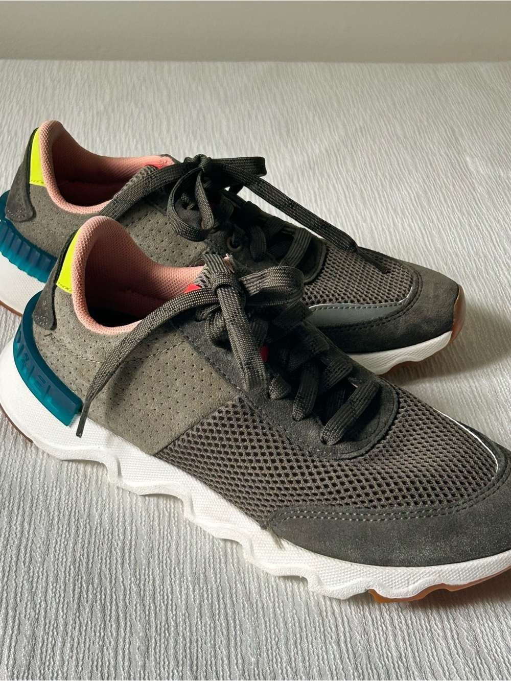 Sorel Women Kinetic Line Sneakers In Alpine Tundra size 8.5 New without tag! 🏷️